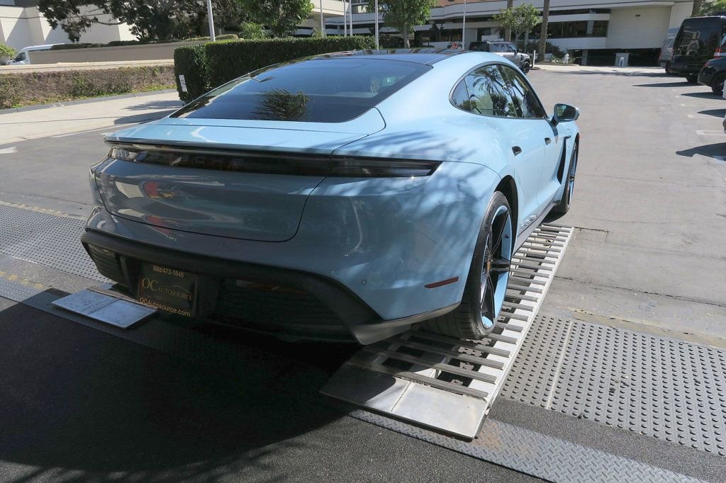 Used 2022 Porsche Taycan image 40