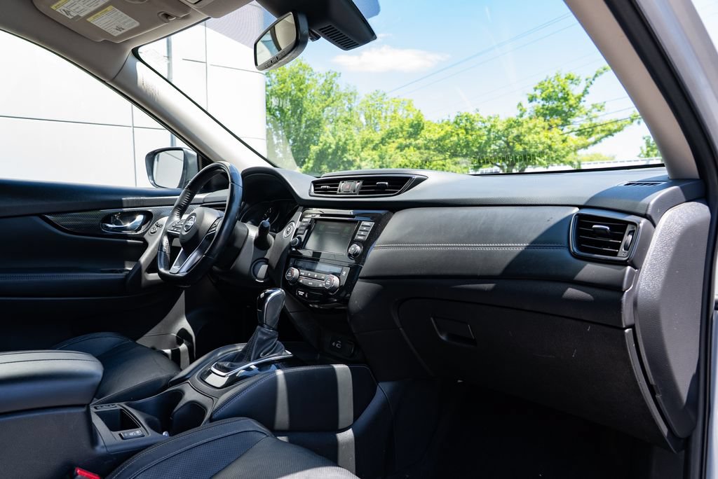 Used 2018 Nissan Rogue SL AWD/4WD image 26