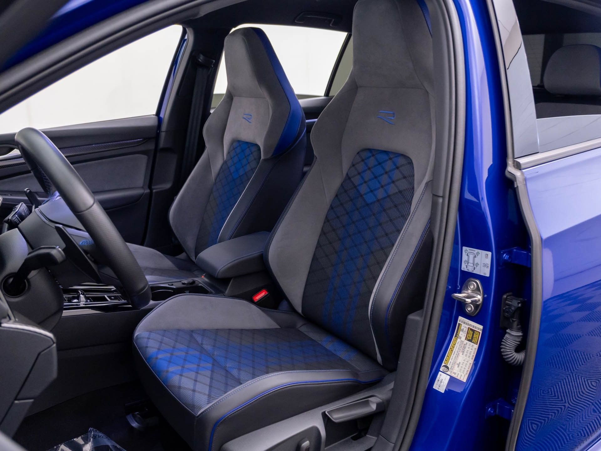 Used 2025 Volkswagen Golf R Black Edition AWD/4WD image 15