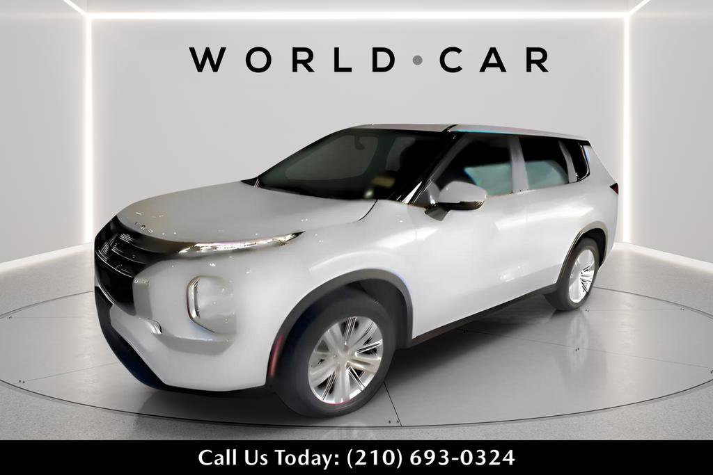 Used 2024 Mitsubishi Outlander ES image 3