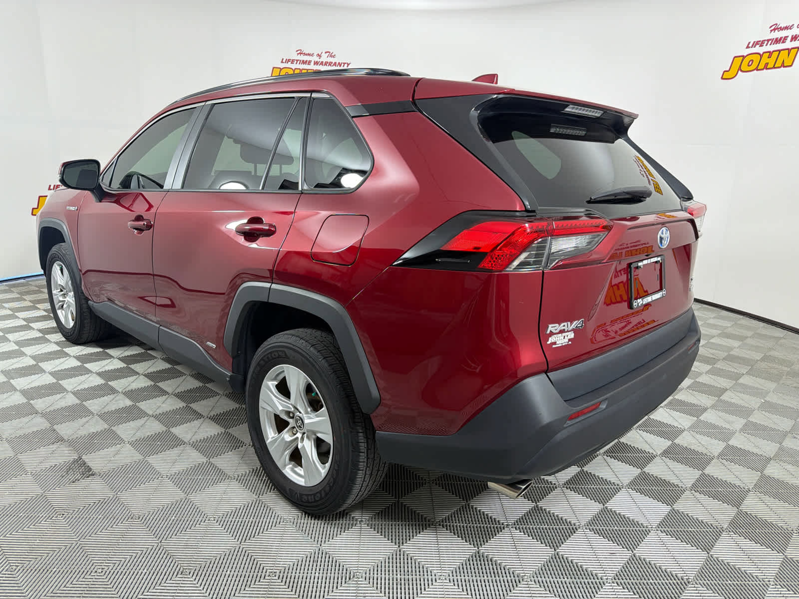 Used 2021 Toyota RAV4 XLE image 3