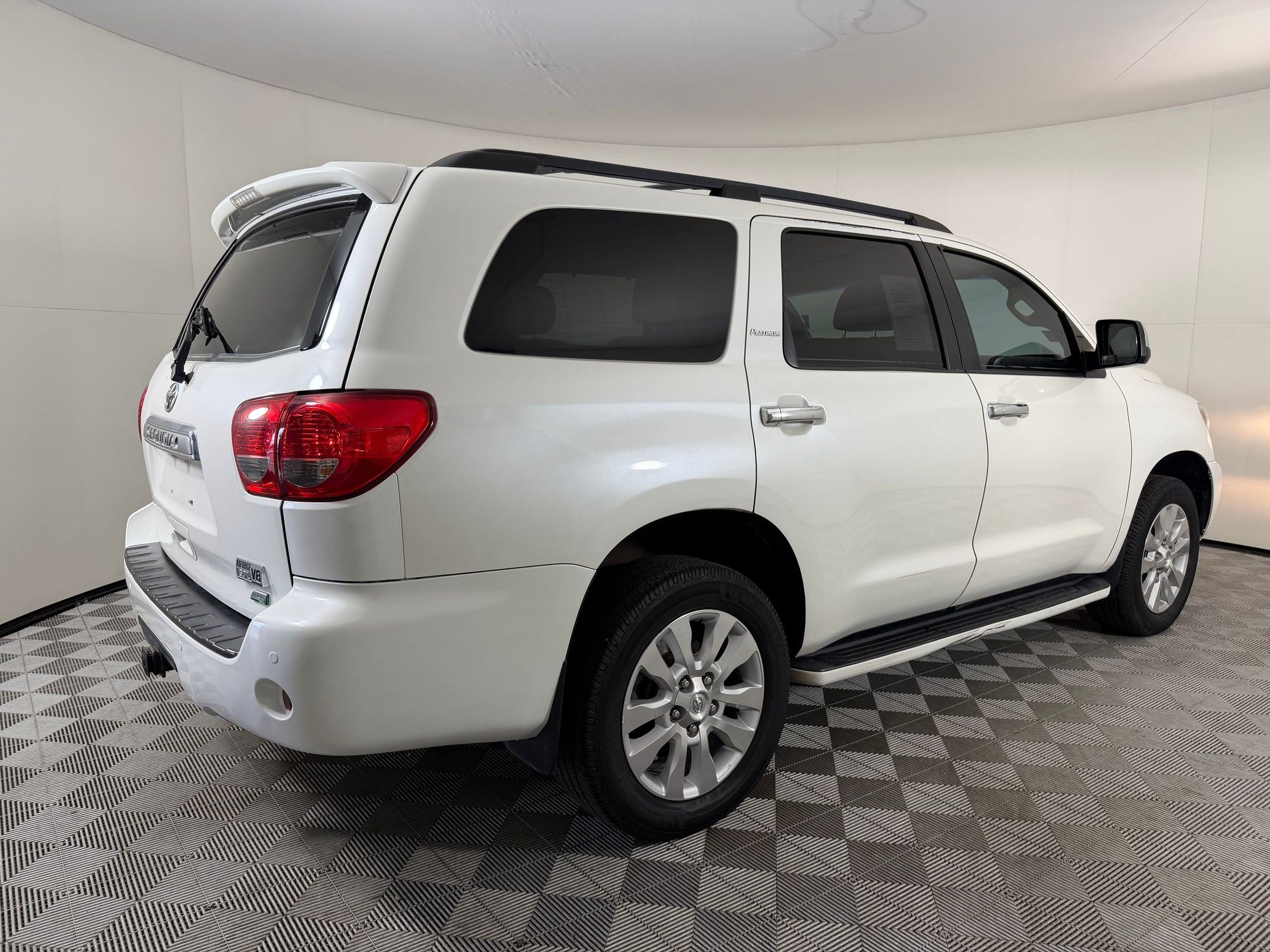 Used 2016 Toyota Sequoia Platinum AWD/4WD image 8