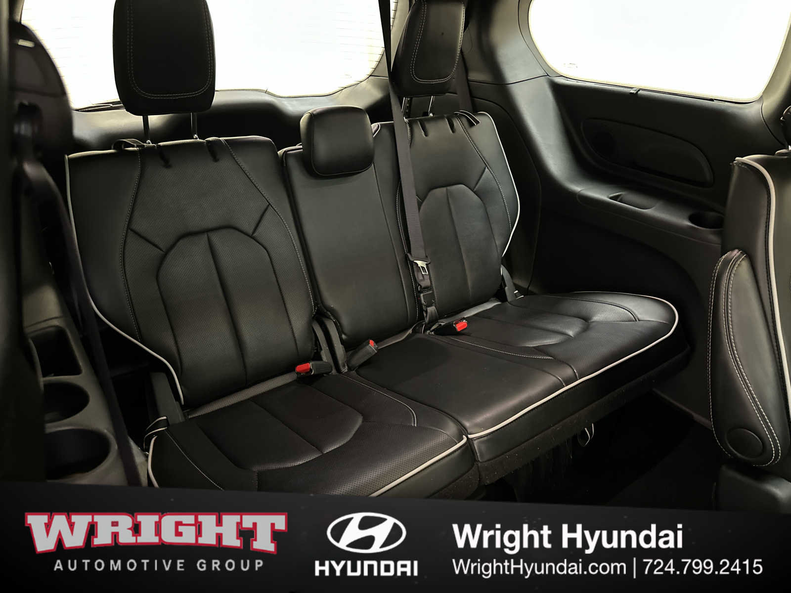 Used 2025 Chrysler Pacifica Limited image 16