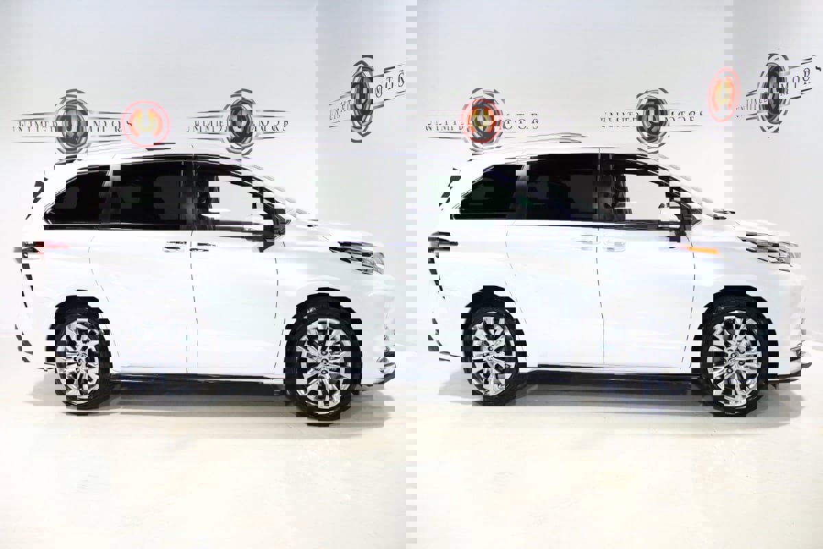 Used 2022 Toyota Sienna Platinum image 6