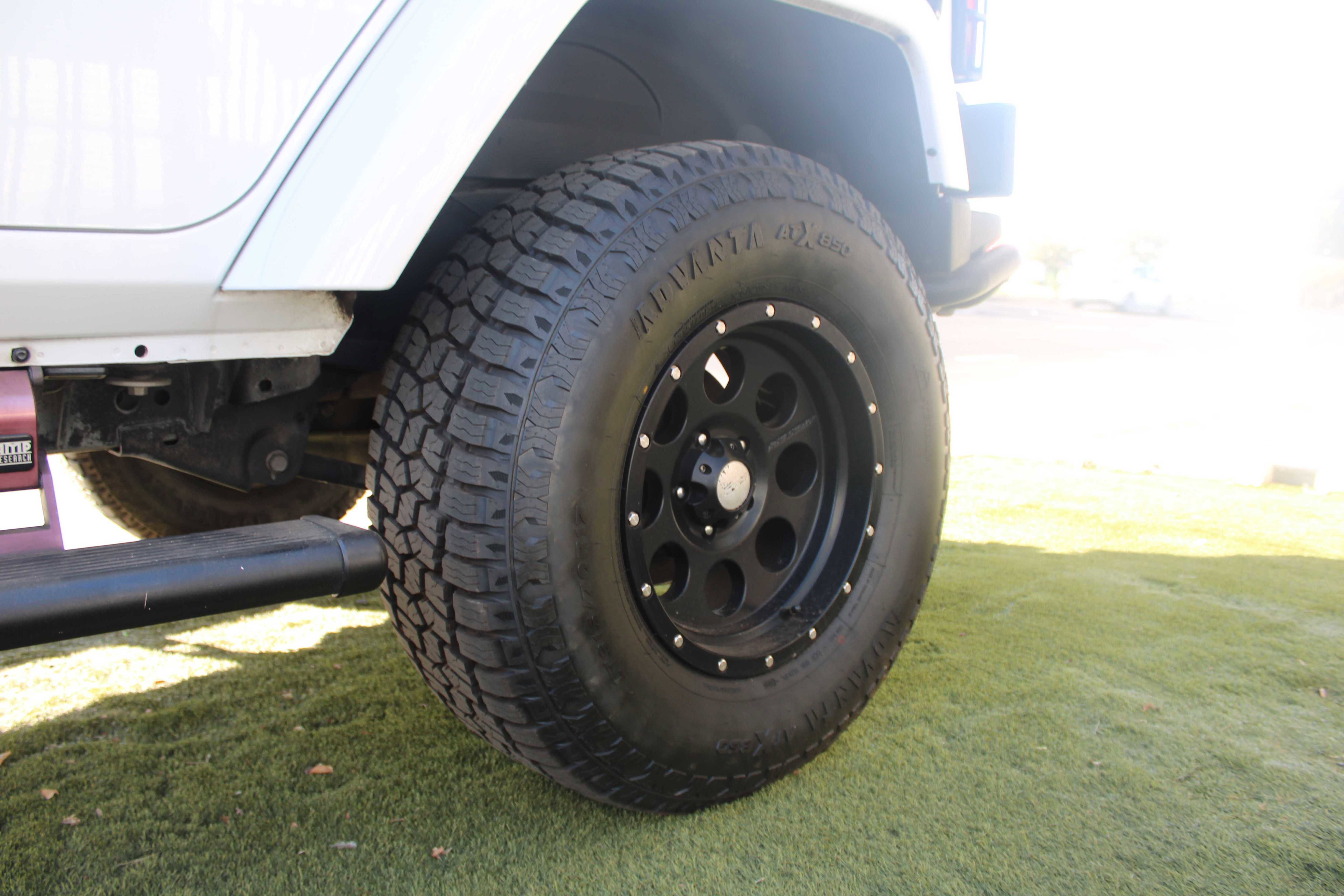 Used 2017 Jeep Wrangler Unlimited Sahara image 25