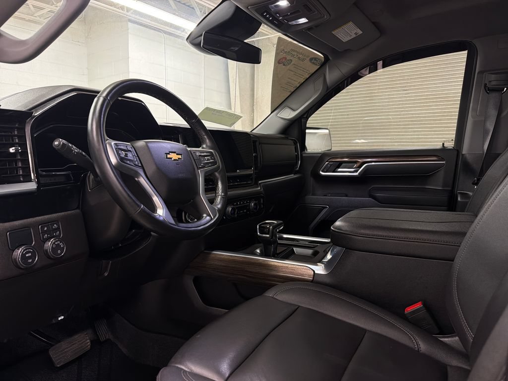 Used 2025 Chevrolet Silverado 1500 LT w/ All Star Edition Plus RWD image 6