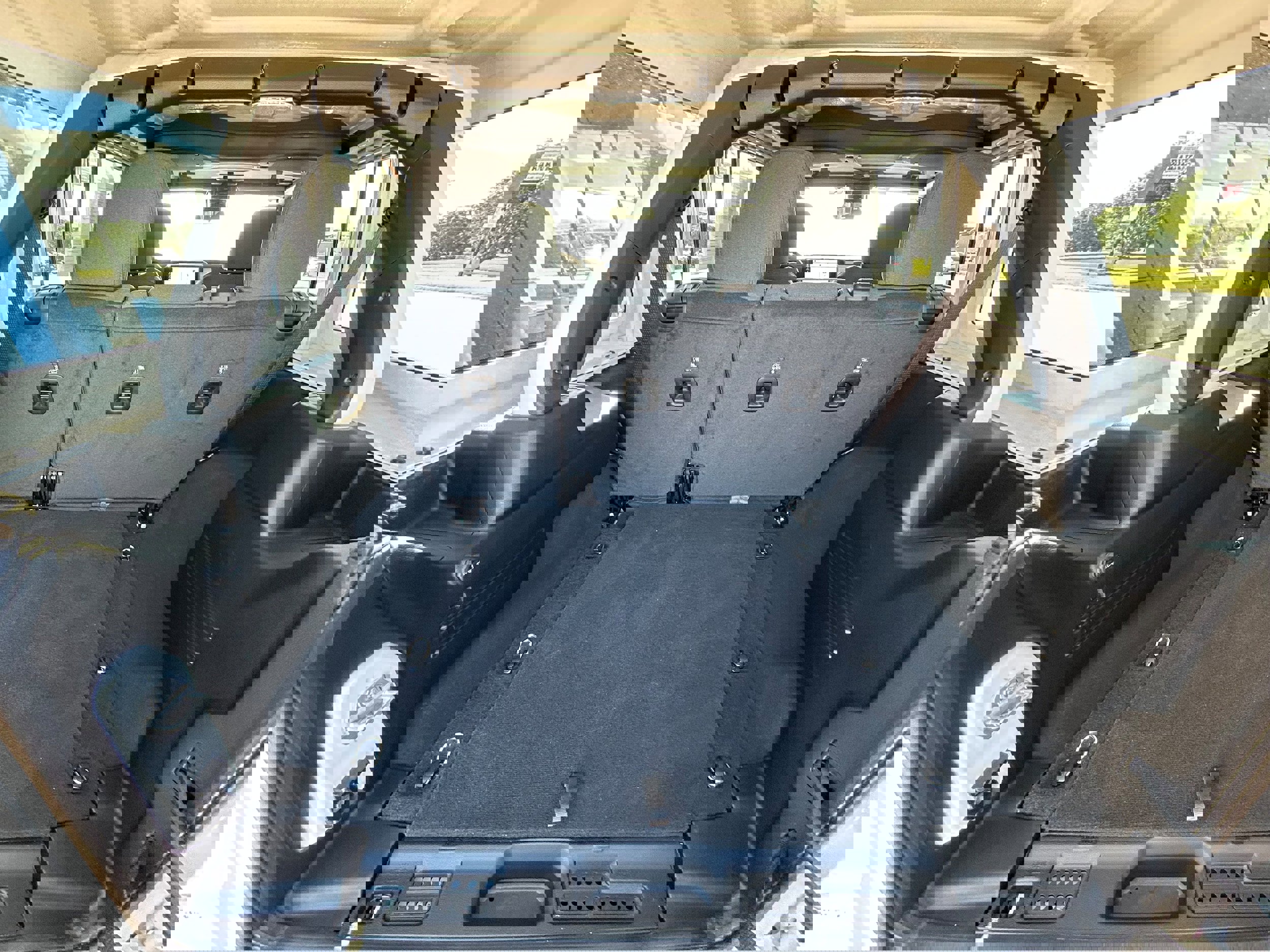 Used 2024 Jeep Wrangler Sport S image 9