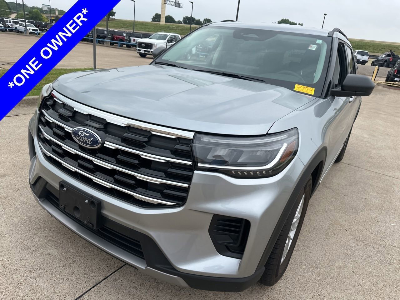 Used 2025 Ford Explorer Active RWD image 1