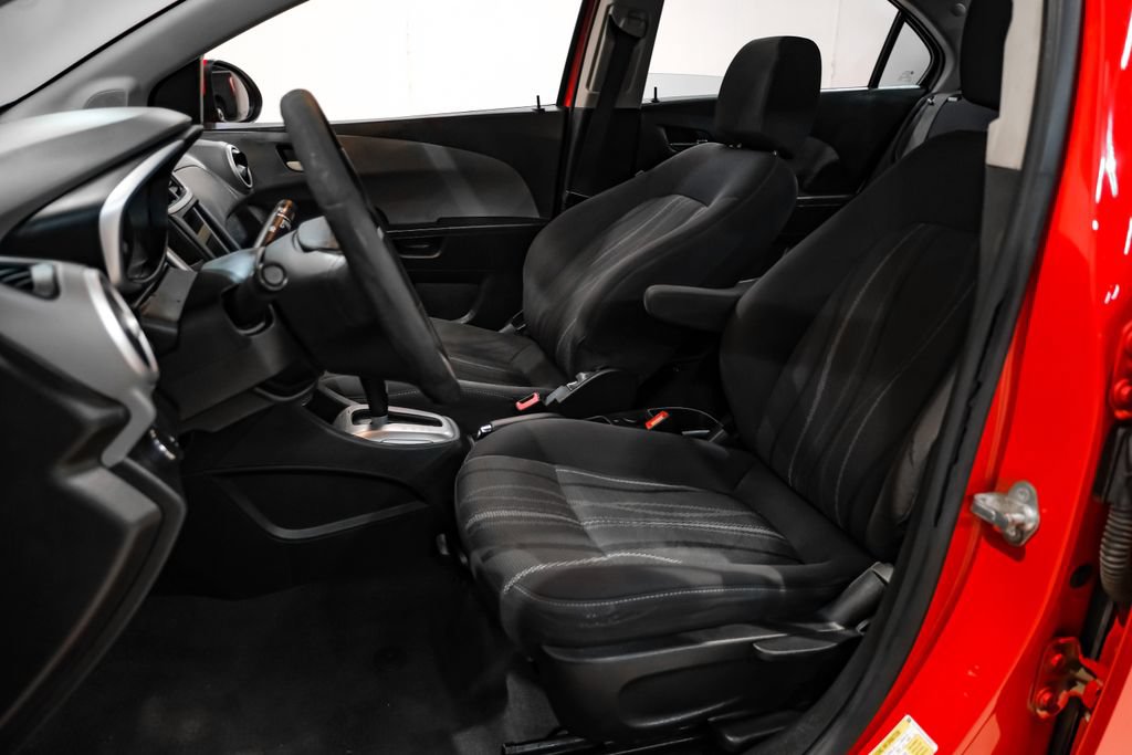 Used 2018 Chevrolet Sonic LT FWD image 30