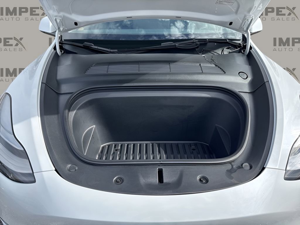 Used 2022 Tesla Model Y Long Range image 36