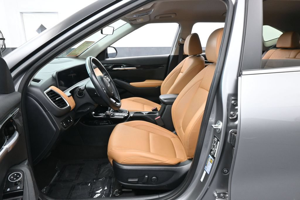 Used 2024 Kia Seltos EX FWD image 11