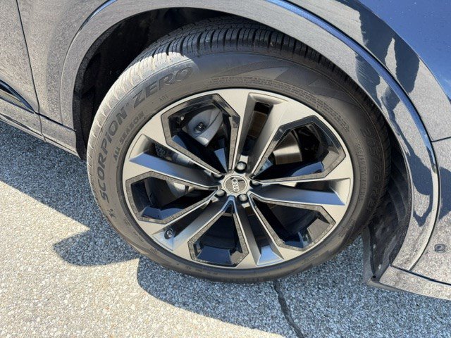 Used 2025 Audi Q7 3.0T Premium Plus AWD/4WD image 44