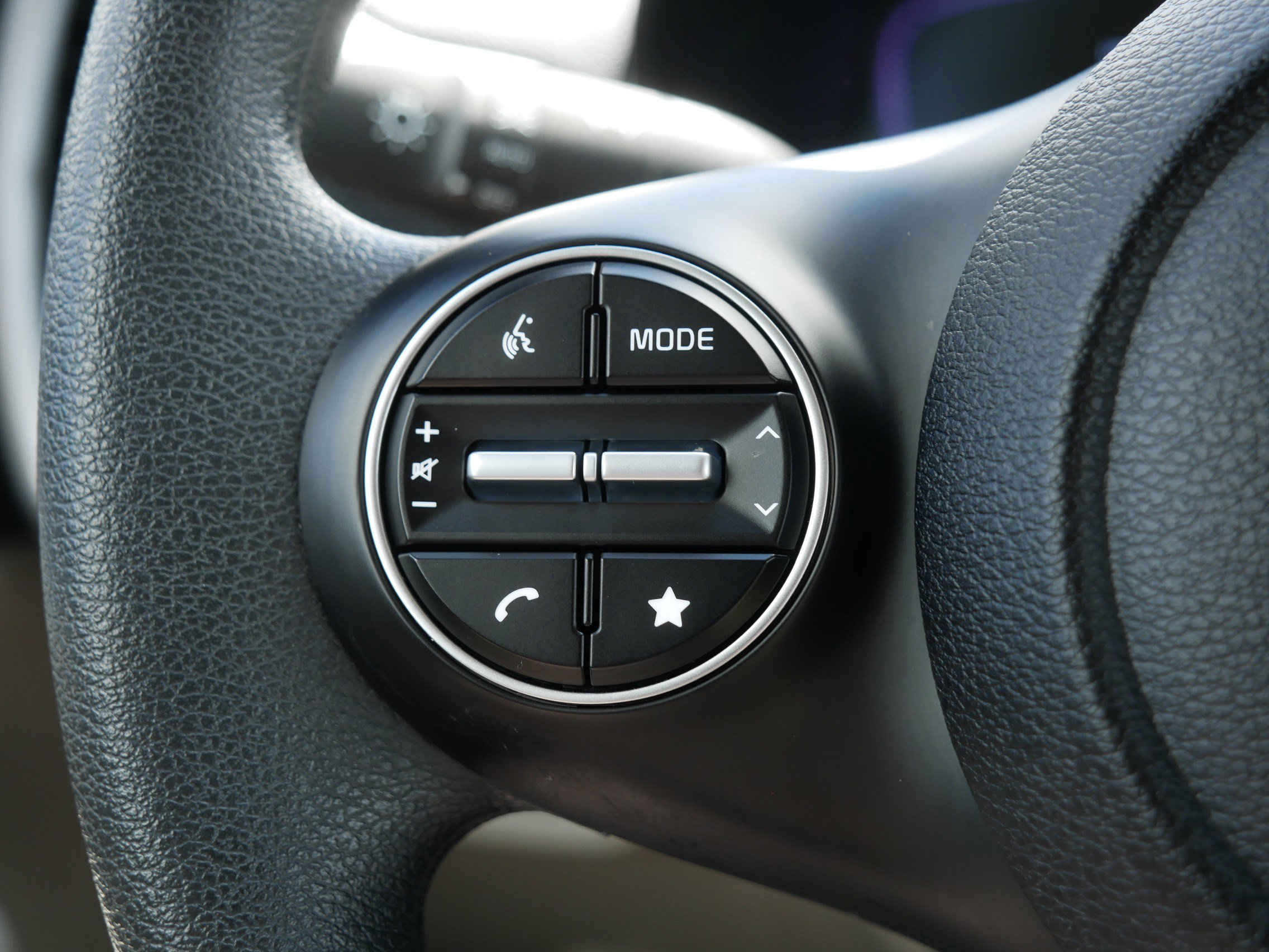 Certified 2025 Kia Soul LX FWD image 30