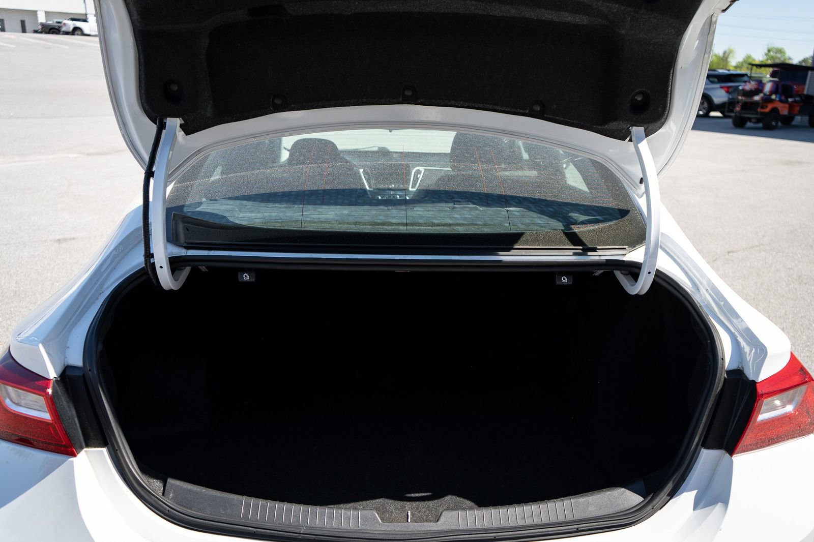 Used 2024 Chevrolet Malibu LT FWD image 9