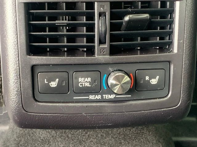 Used 2014 Toyota Avalon Limited w/ Technology Package FWD image 16