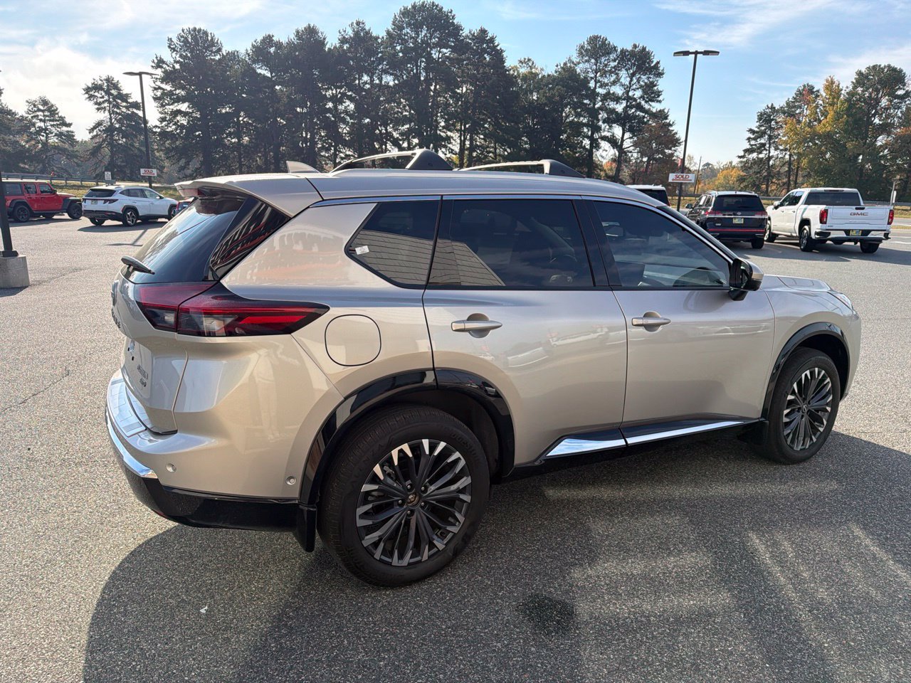 Used 2025 Nissan Rogue Platinum w/ Platinum Premium Package AWD/4WD image 10