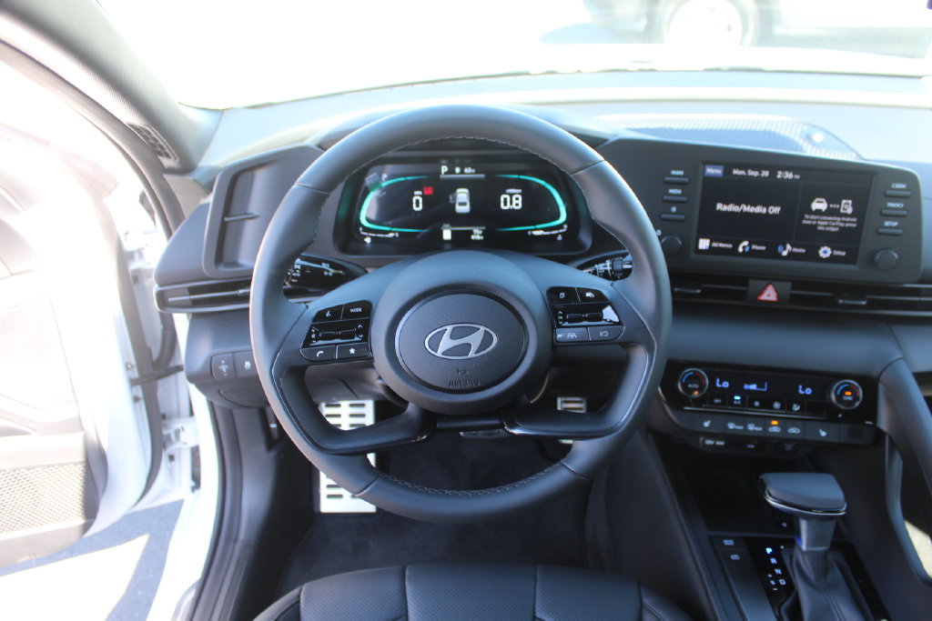 Used 2026 Hyundai Elantra SEL Sport FWD image 16