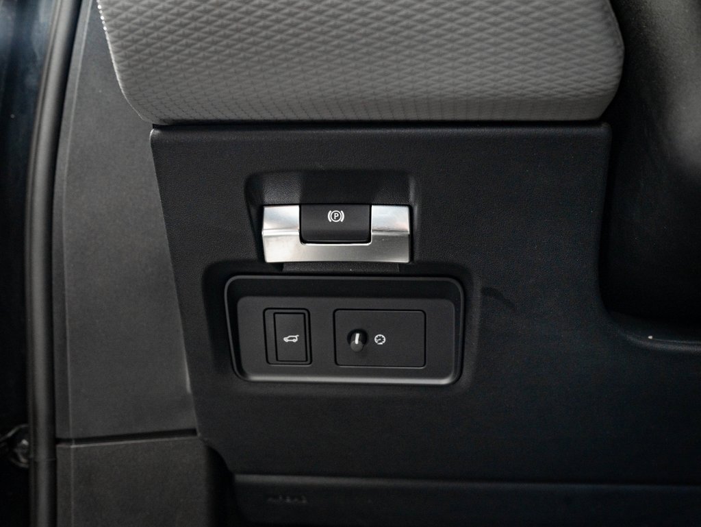 Used 2023 Land Rover Range Rover Evoque R-Dynamic S image 40