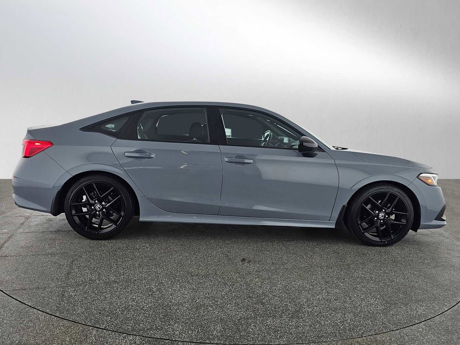Used 2023 Honda Civic Sport image 2