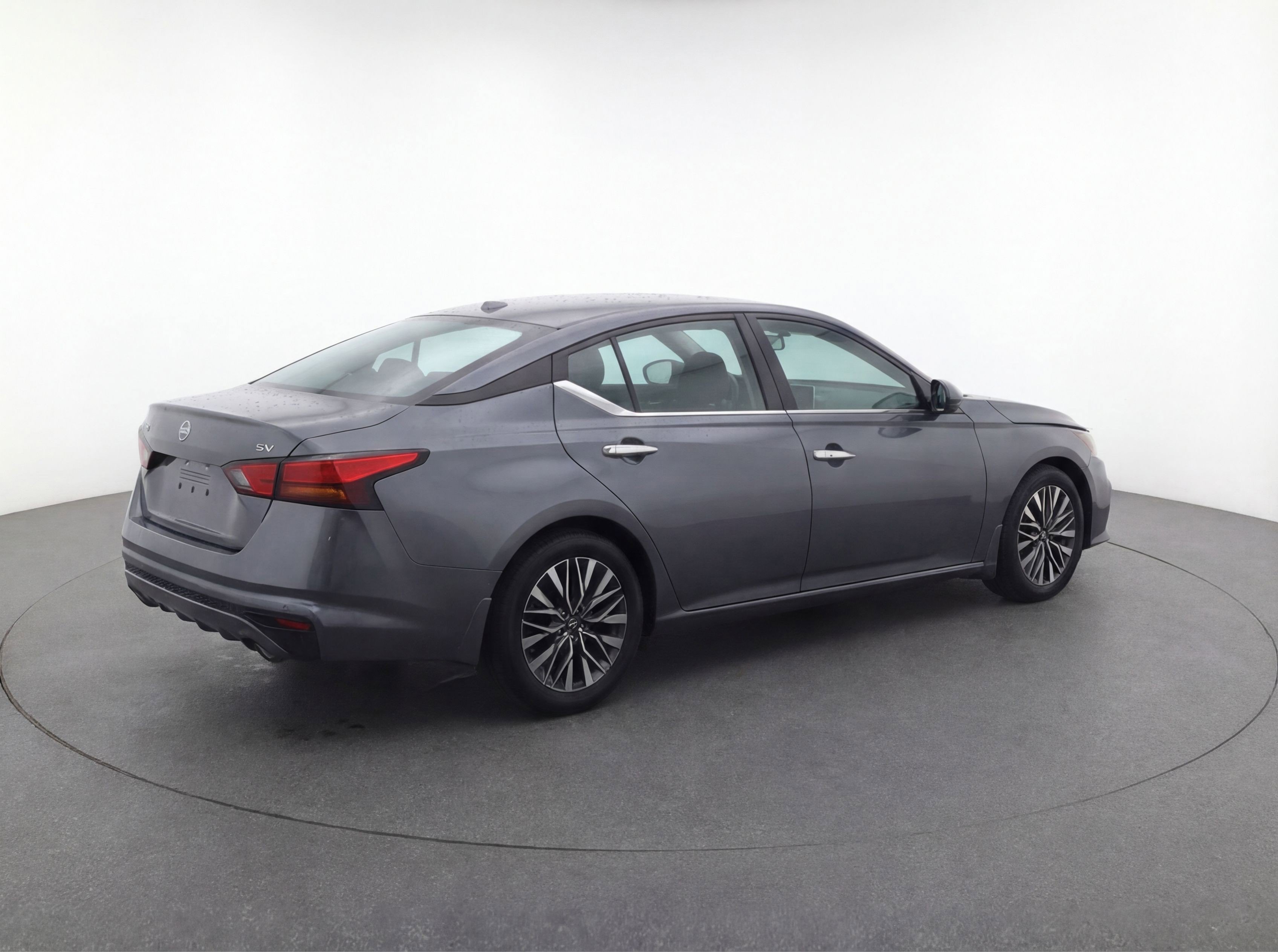 Used 2024 Nissan Altima 2.5 SV FWD image 9