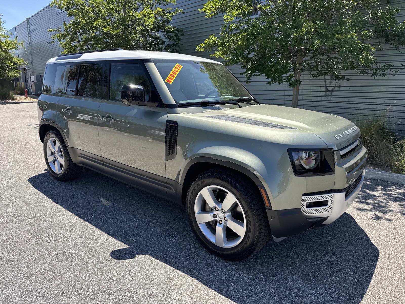 Certified 2025 Land Rover Defender 110 S AWD/4WD image 4