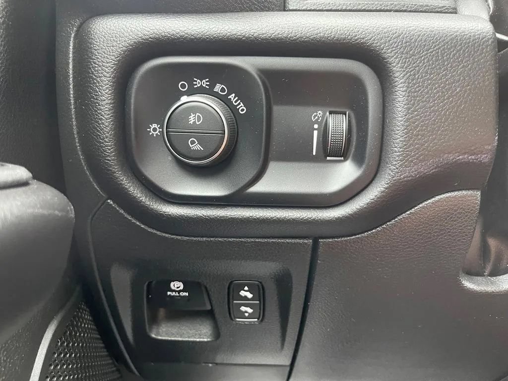 Used 2025 RAM 1500 Big Horn AWD/4WD image 35