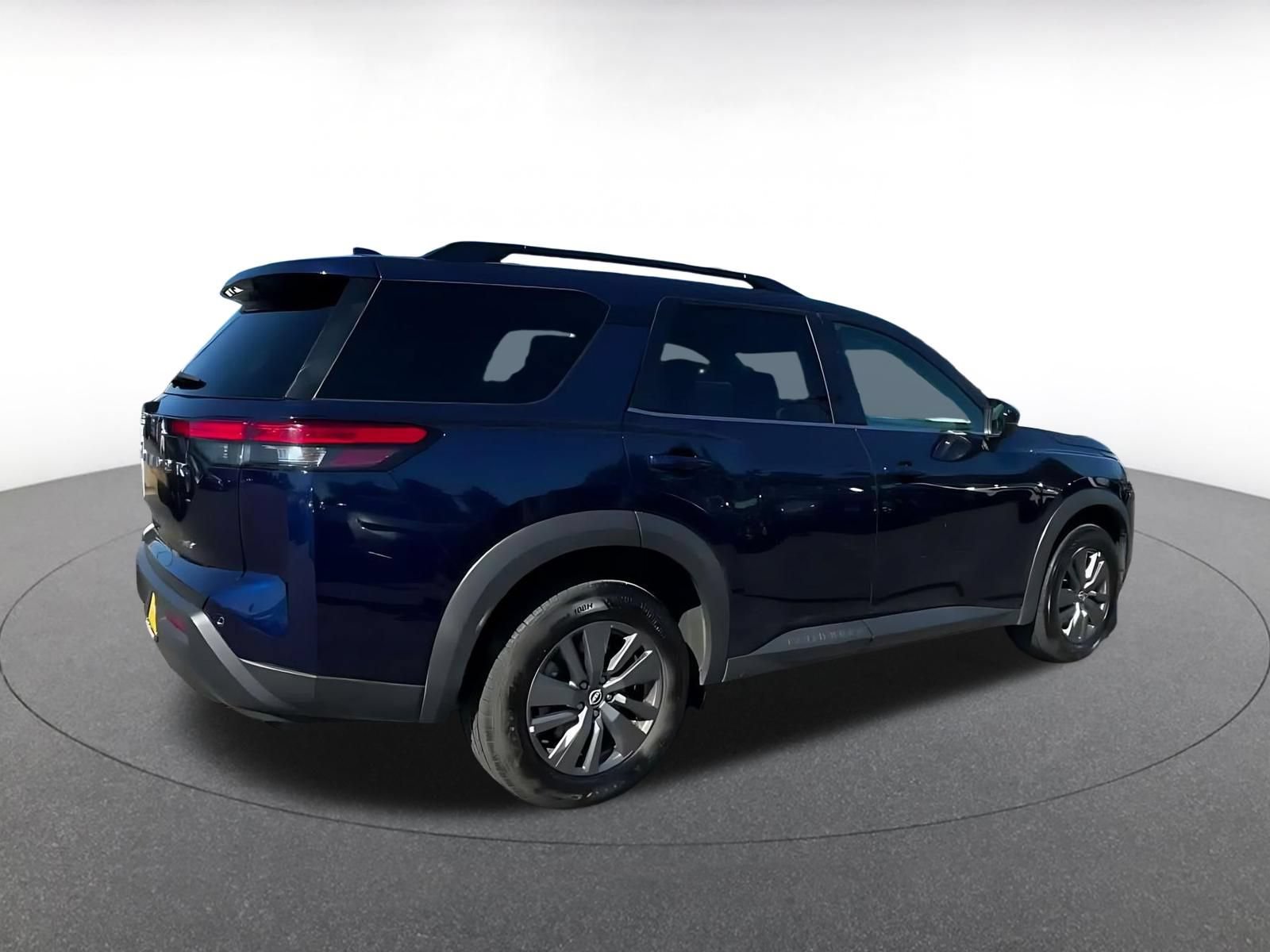 Used 2025 Nissan Pathfinder SV AWD/4WD image 12