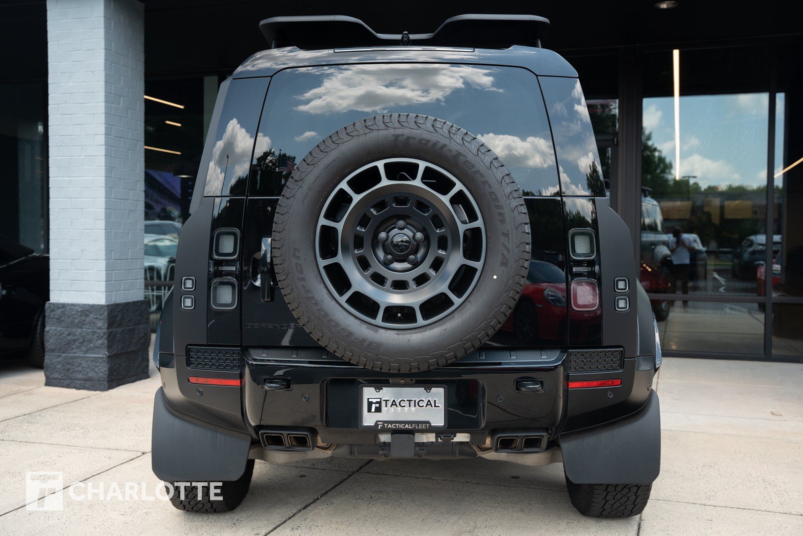 Used 2026 Land Rover Defender 110 OCTA AWD/4WD image 9