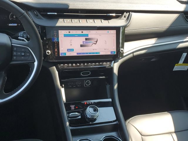 New 2026 Jeep Grand Cherokee L Limited w/ Limited Altitude Package AWD/4WD image 17