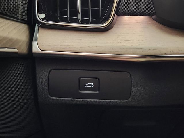 New 2026 Volvo XC90 B6 Plus w/ Protection Package Premier image 22