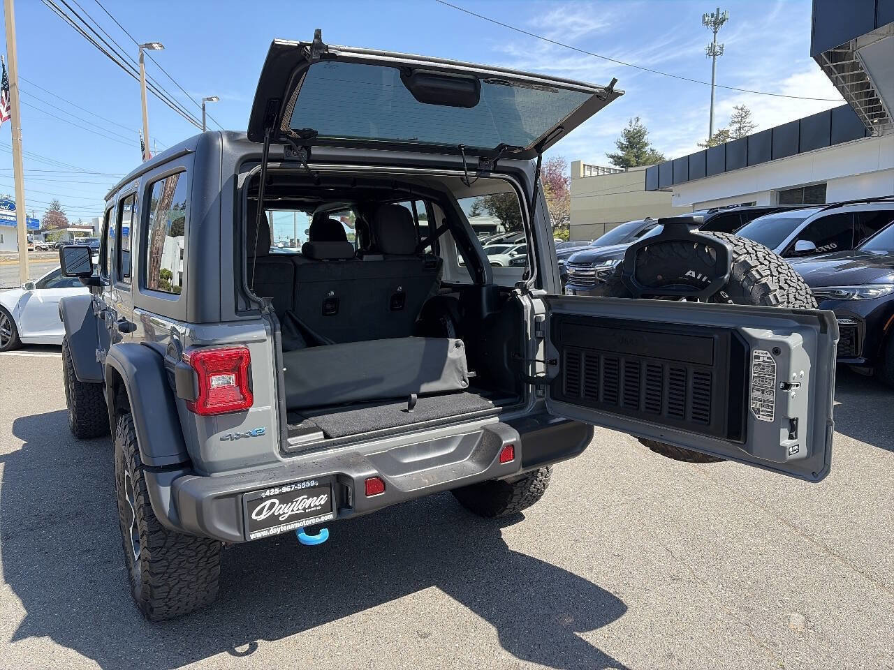 Used 2023 Jeep Wrangler Unlimited Rubicon 4xe AWD/4WD image 8