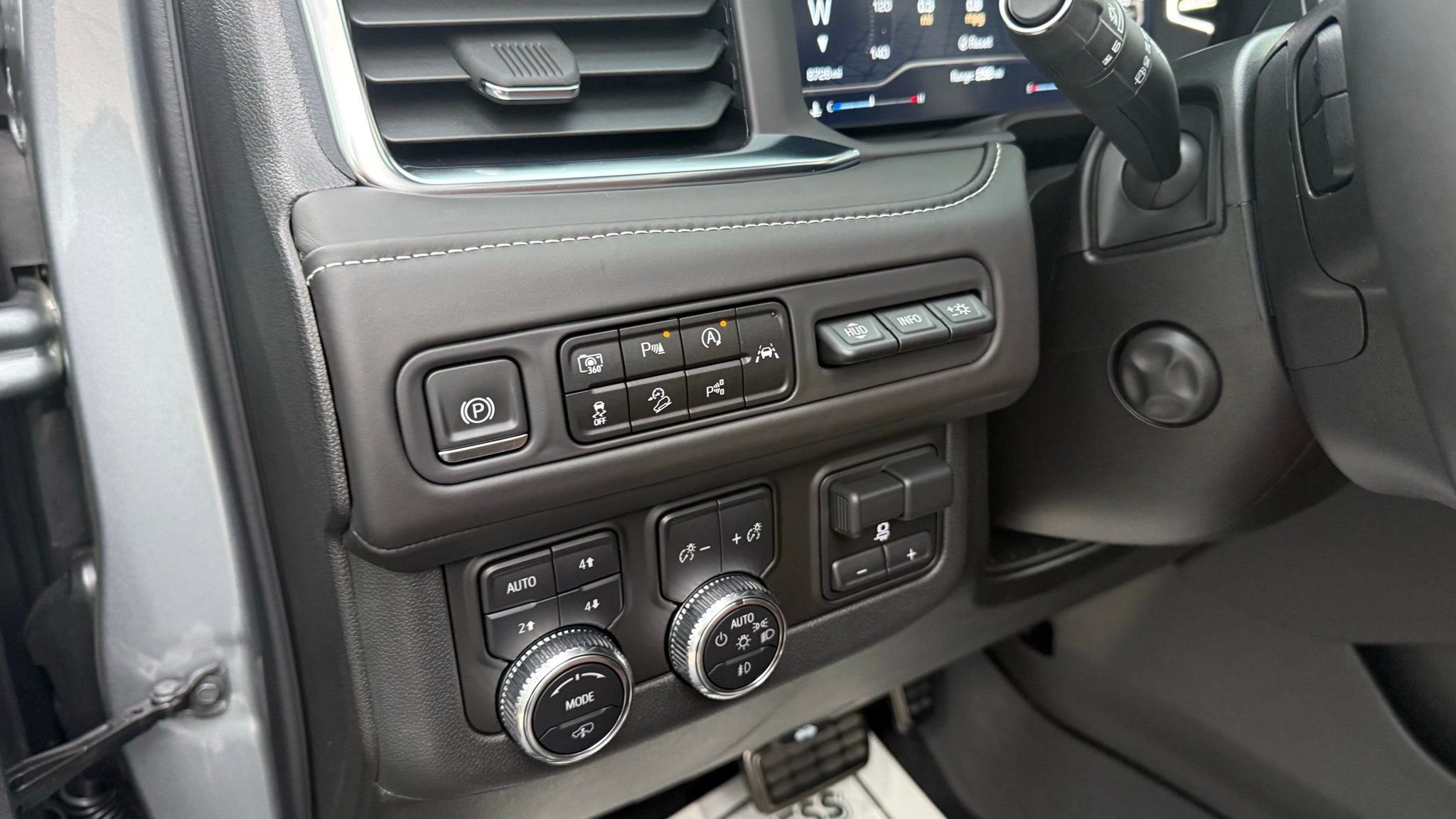 Used 2024 GMC Yukon XL Denali Ultimate image 44