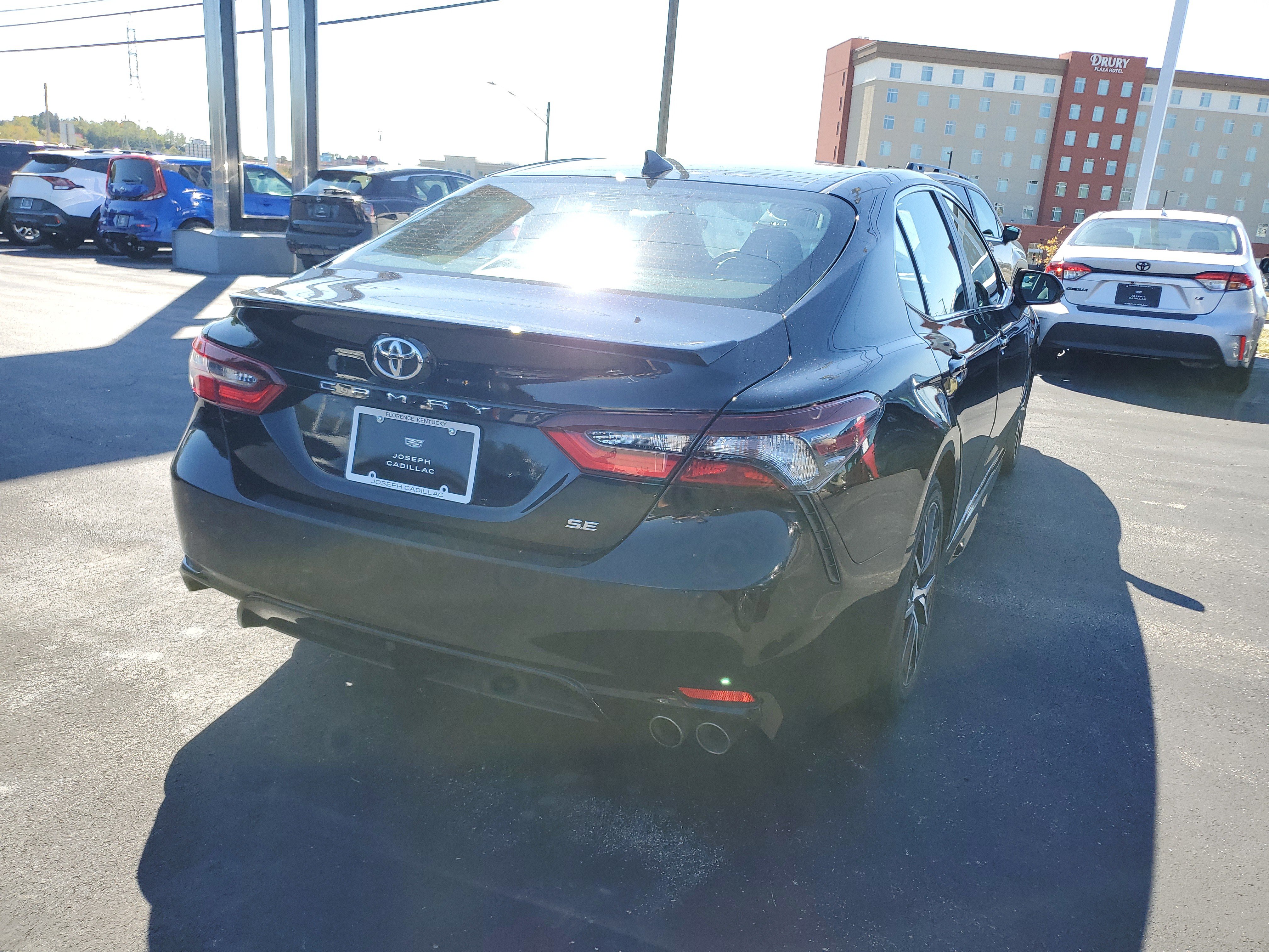 Used 2024 Toyota Camry SE w/ Cold Weather Package FWD image 3