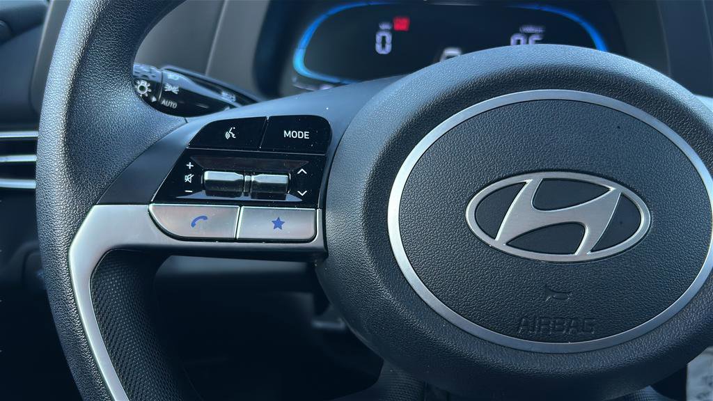 Certified 2025 Hyundai Elantra SE image 24