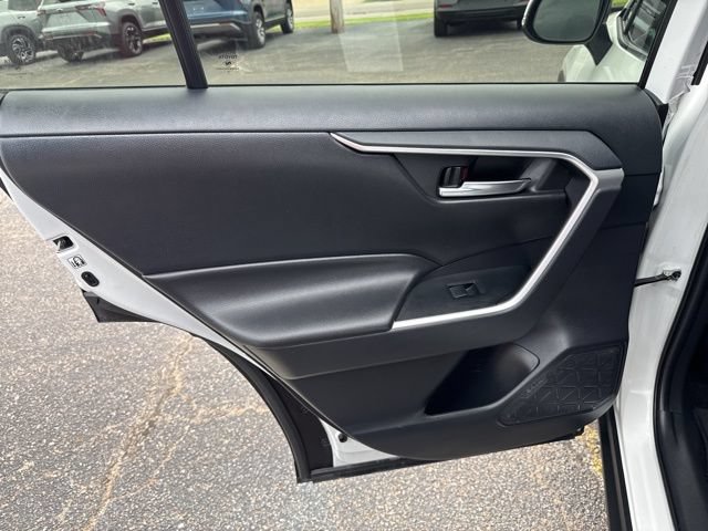 Used 2019 Toyota RAV4 XLE w/ Carpet Mat Package AWD/4WD image 12