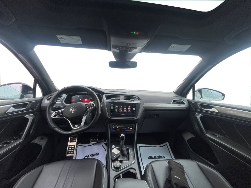Used 2024 Volkswagen Tiguan SE R-Line image 12