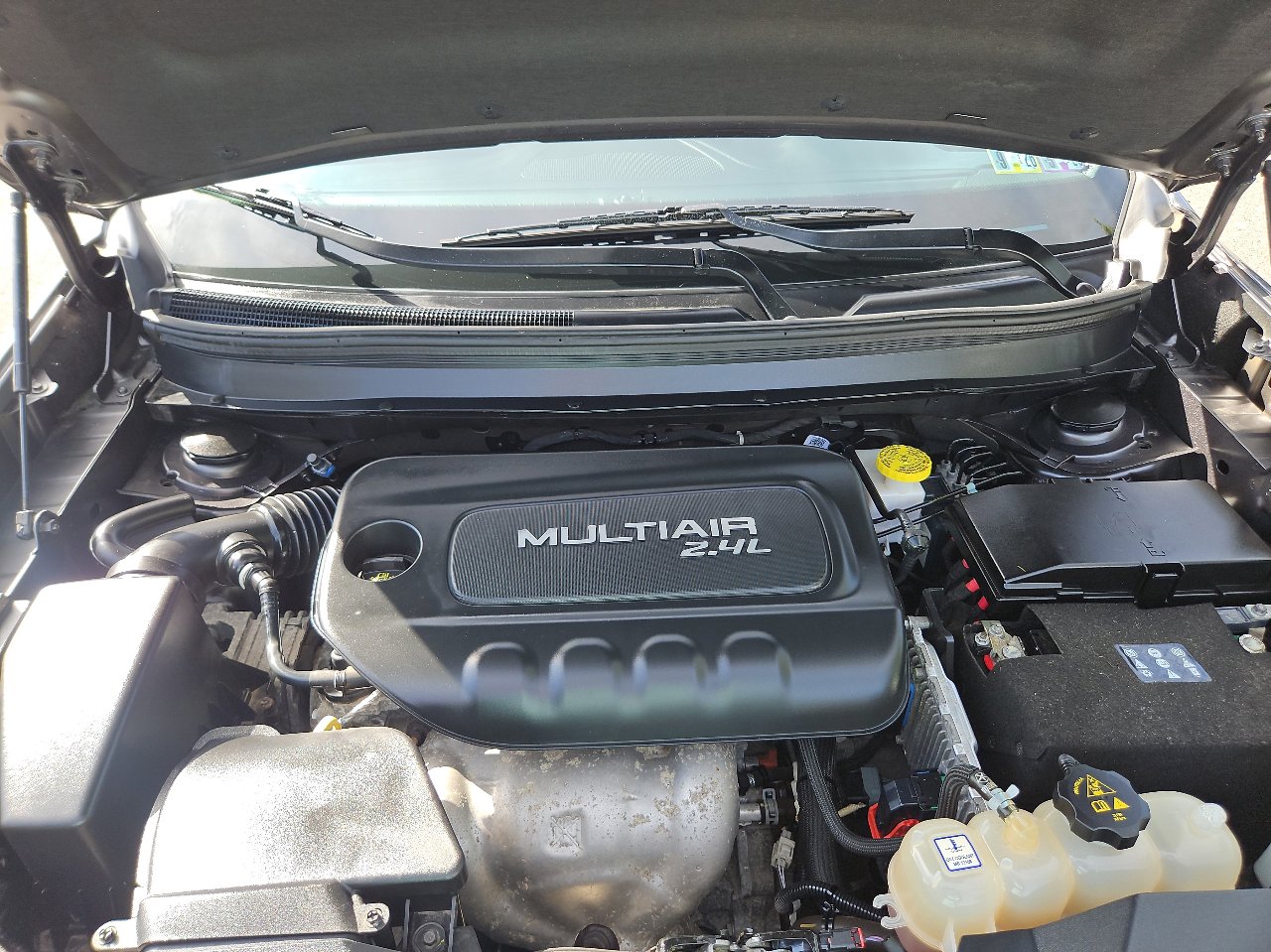 Used 2019 Jeep Cherokee Latitude Plus w/ Comfort/Convenience Group image 36