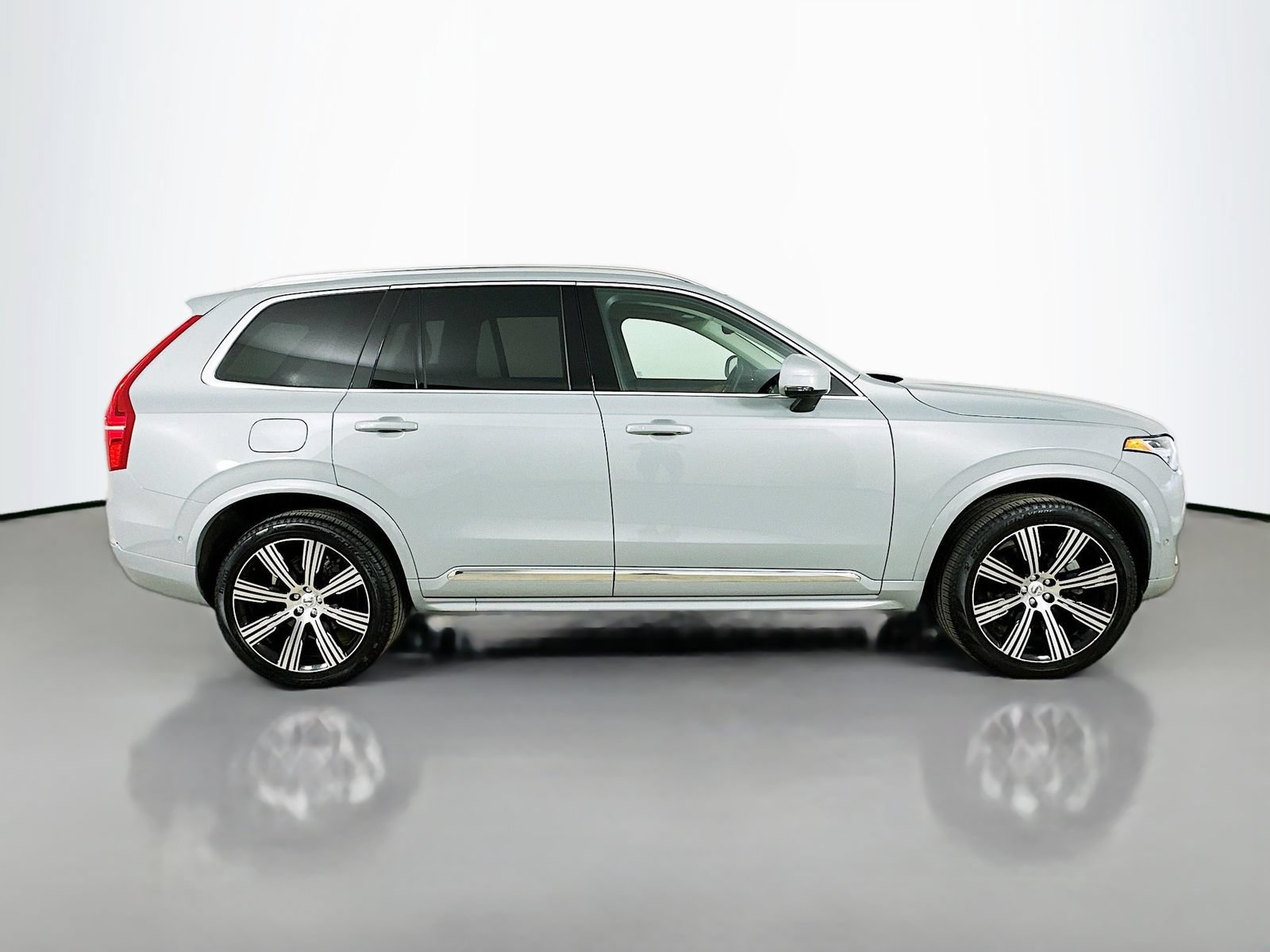 Used 2025 Volvo XC90 B6 Plus w/ Protection Package Premier AWD/4WD image 4