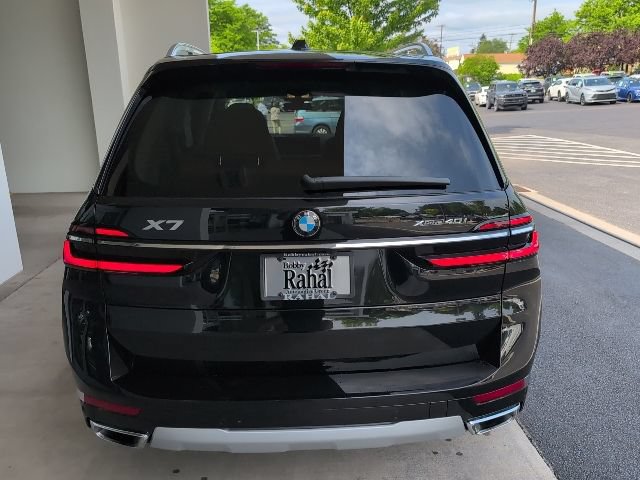 Used 2025 BMW X7 xDrive40i w/ Premium Package AWD/4WD image 4