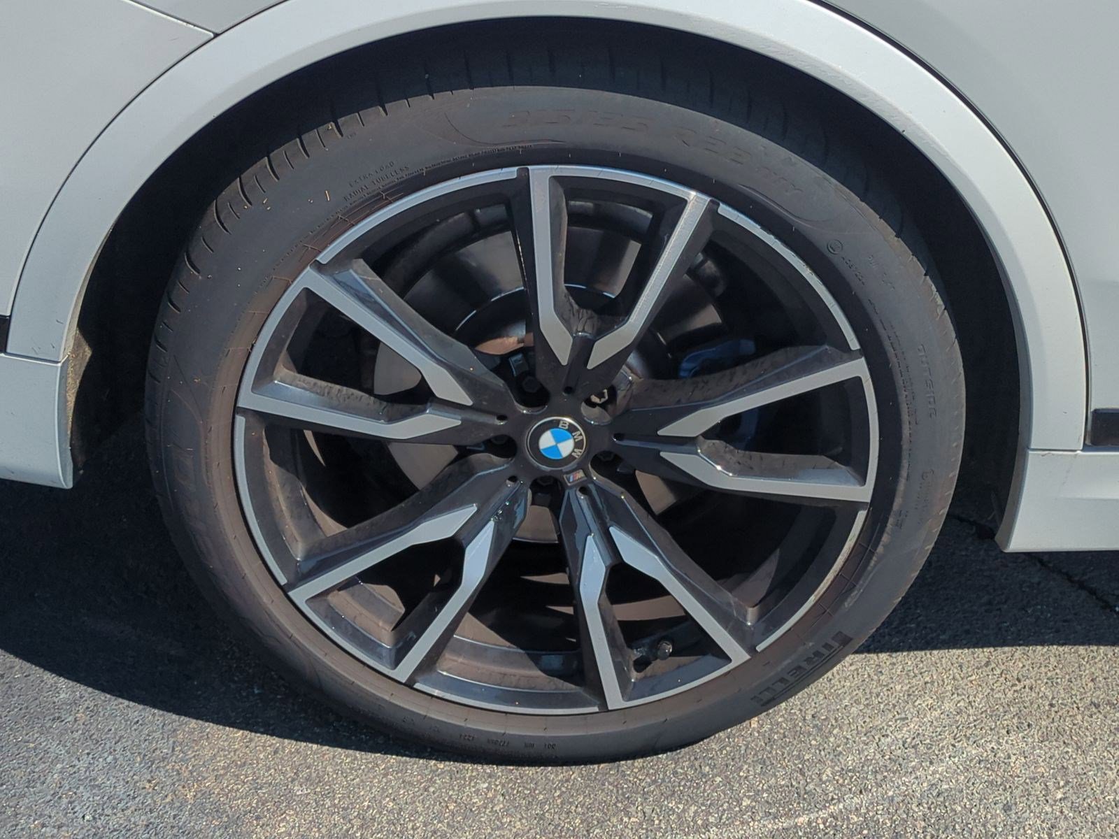 Used 2022 BMW X7 xDrive40i w/ M Sport Package AWD/4WD image 13