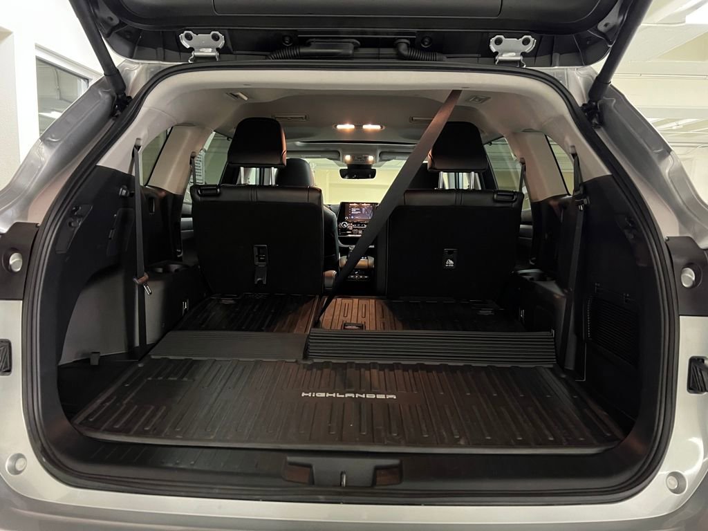 Certified 2025 Toyota Highlander XLE image 47