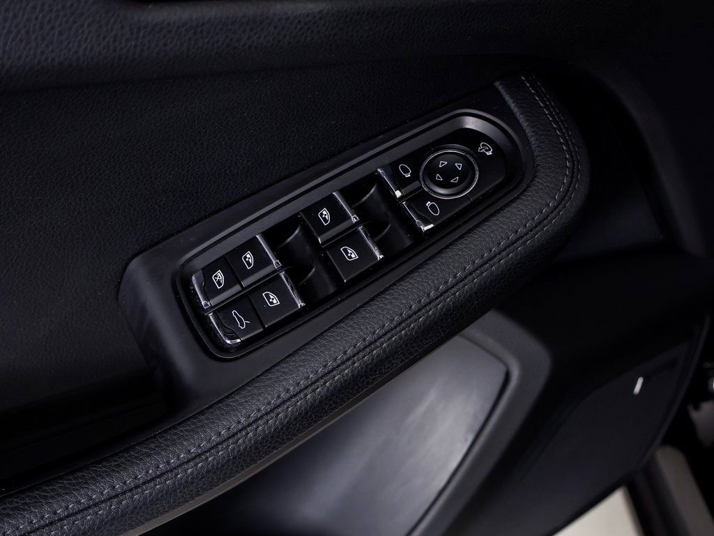 Certified 2023 Porsche Macan S image 27