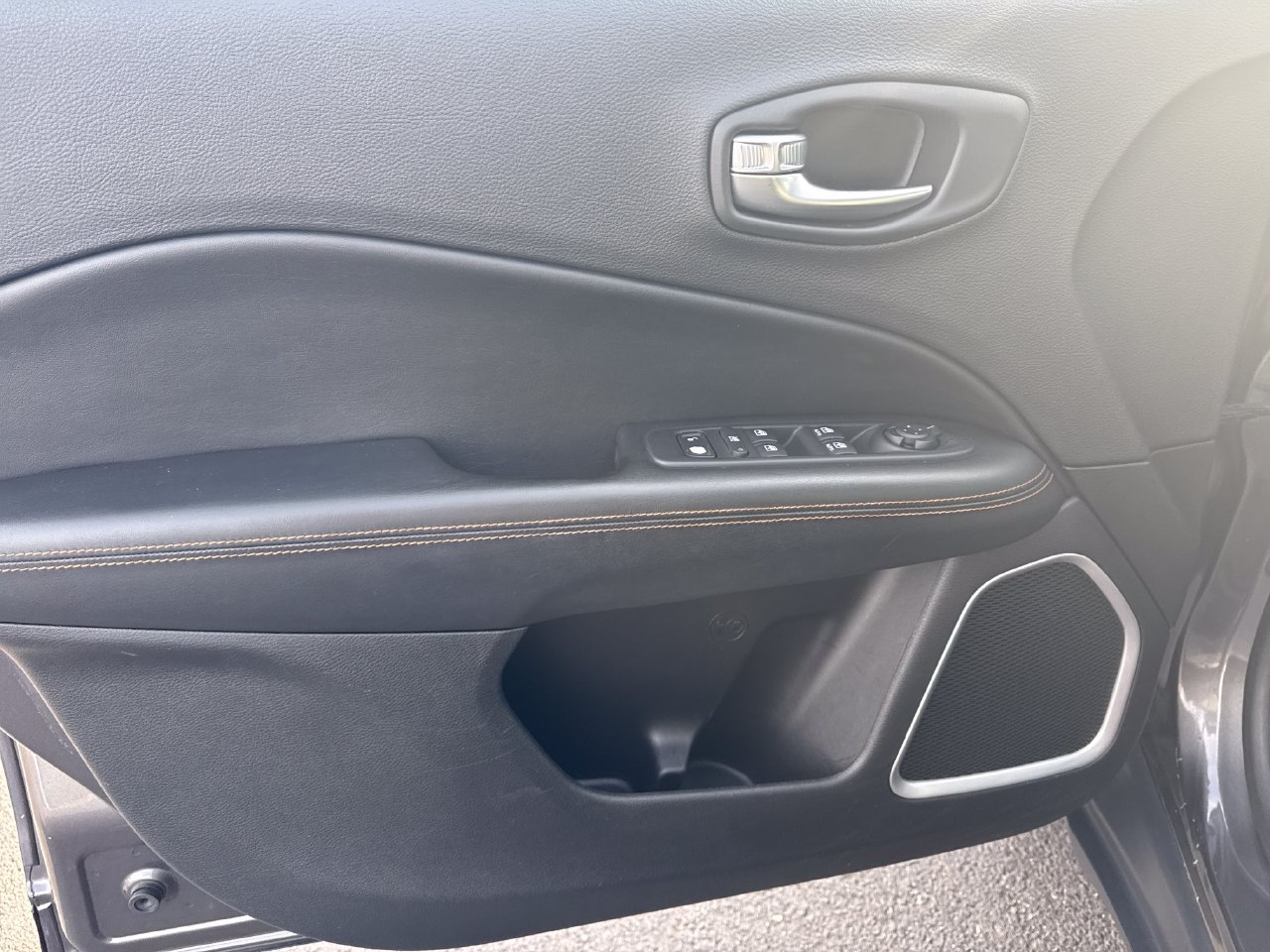 Used 2018 Jeep Compass Limited w/ Navigation Group FWD image 14