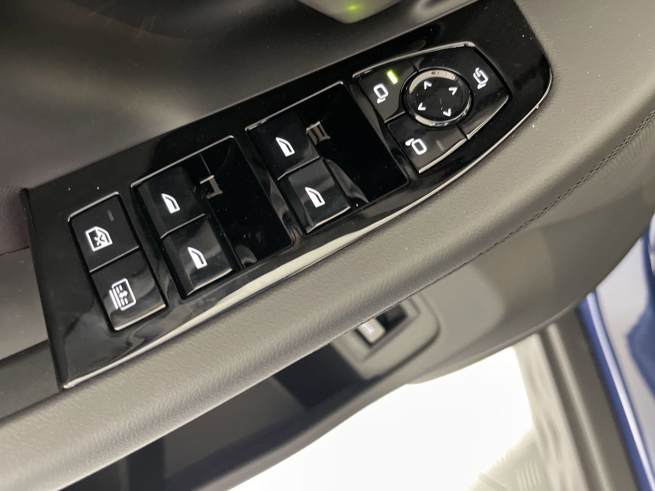 Used 2026 BMW 530i xDrive w/ Executive Package image 22