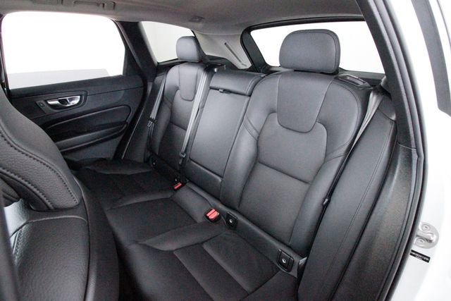 Used 2025 Volvo XC60 B5 Plus image 28