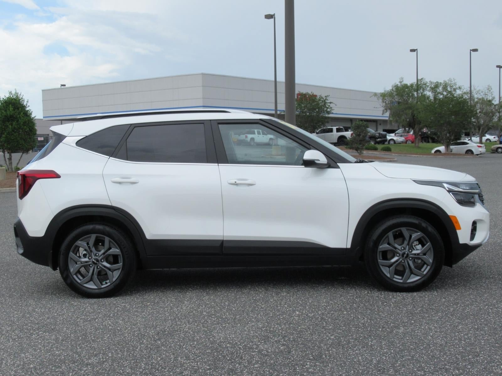 Used 2024 Kia Seltos S FWD image 2