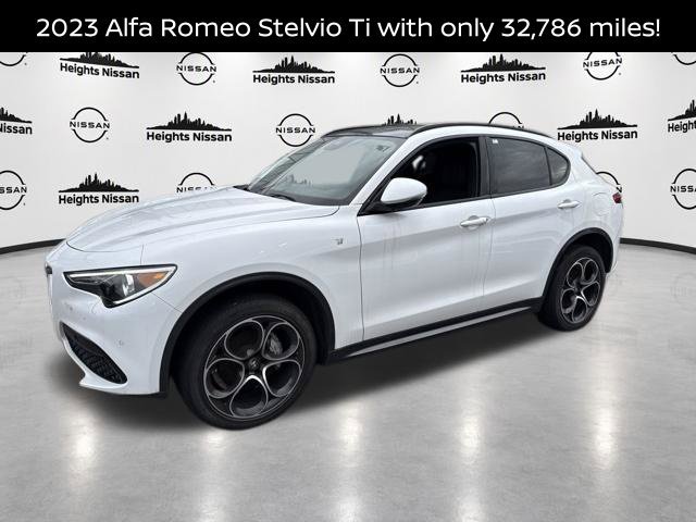 Used 2023 Alfa Romeo Stelvio Ti AWD/4WD image 2