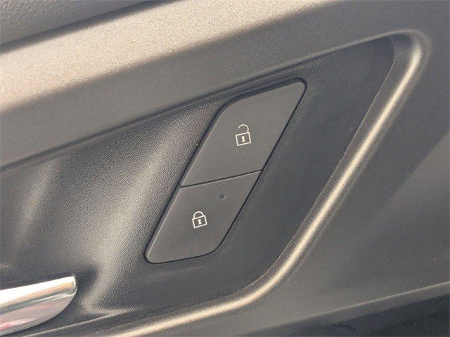 Certified 2025 Chevrolet Equinox EV LT image 10