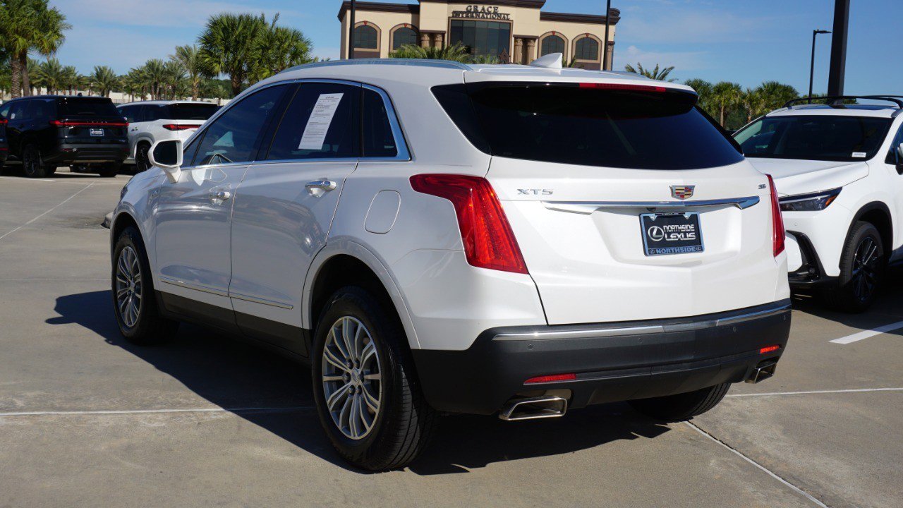 Used 2018 Cadillac XT5 Luxury w/ Driver Awareness Package image 8