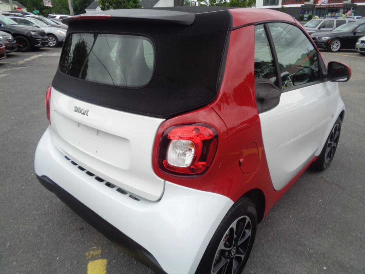 Used 2017 smart fortwo passion RWD image 17